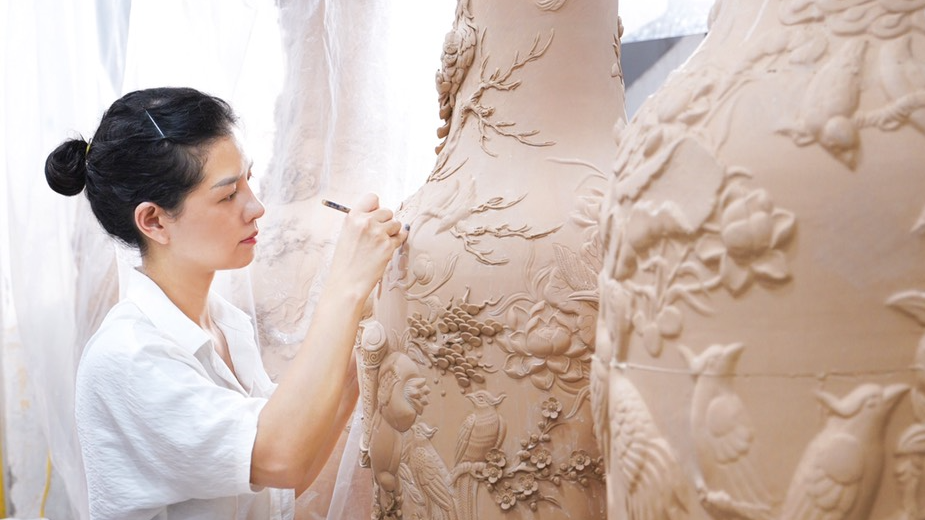 Hành trình phục hồi gốm sứ tâm linh bằng hơi thở đương đại của nữ nghệ nhân 8x - Ảnh 2