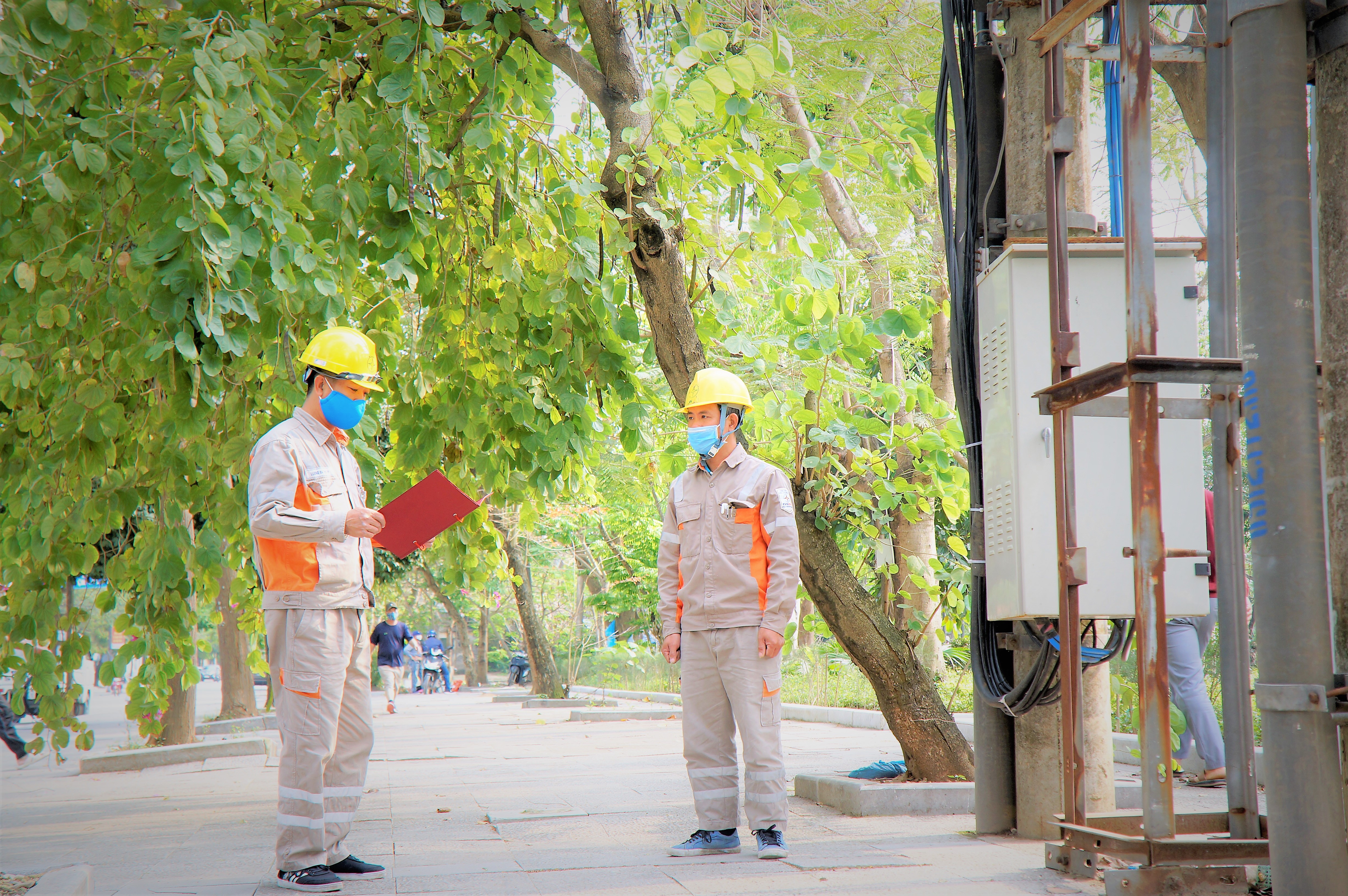 EVNNPC: Đảm bảo cung cấp điện trong c&#225;c ng&#224;y lễ Giỗ Tổ H&#249;ng Vương, kỷ niệm ng&#224;y Giải ph&#243;ng miền Nam v&#224; ng&#224;y Quốc tế Lao động - Ảnh 1