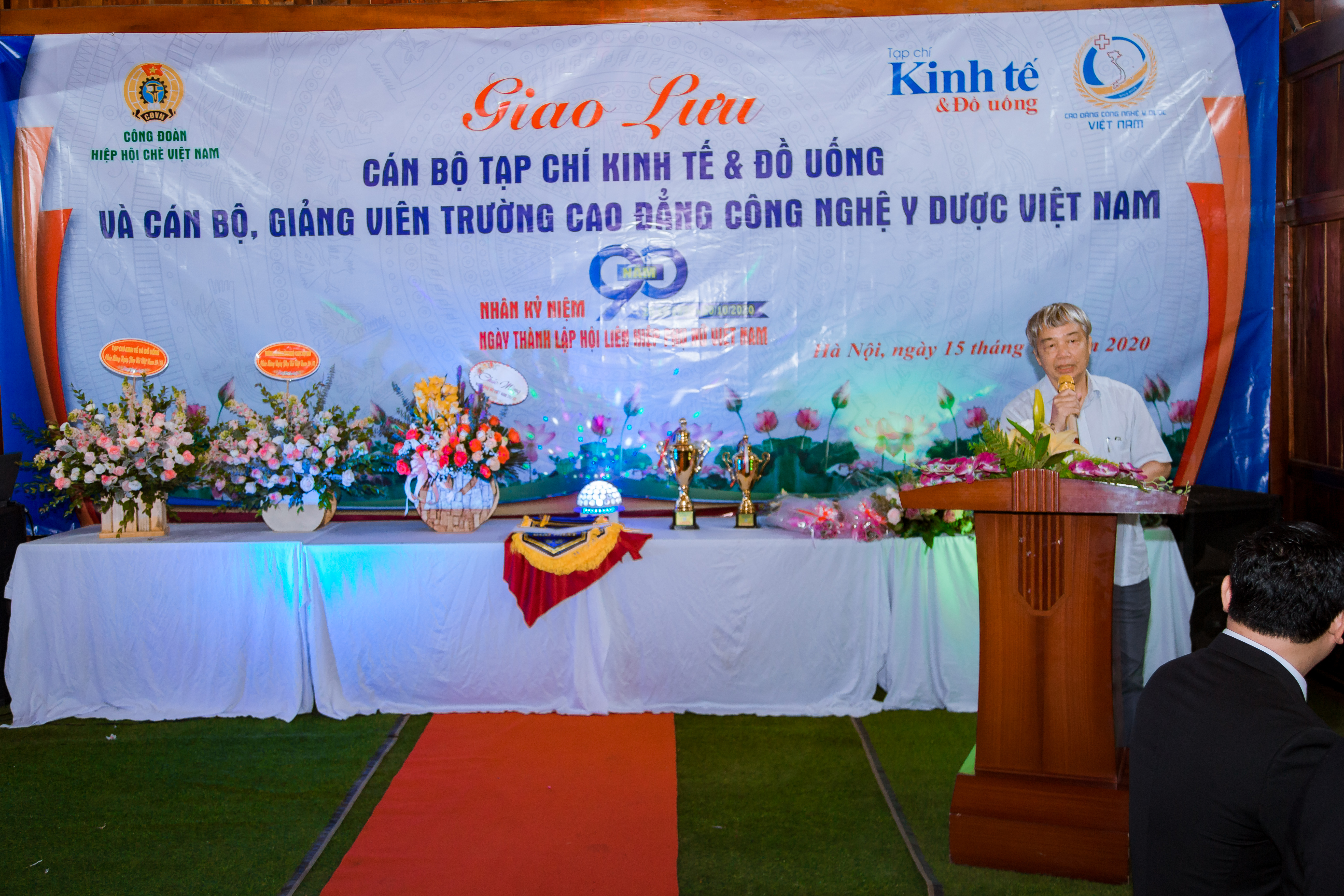 Tiến sĩ Nguyễn Hữu T&agrave;i - Chủ tịch Hiệp hội Ch&egrave; Việt Nam ph&aacute;t biểu tại buổi giao lưu