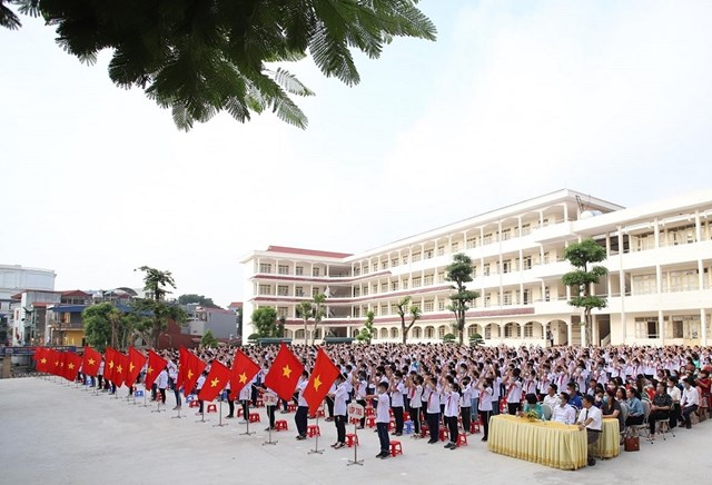 Kh&ocirc;ng gian rộng r&atilde;i, khang trang, sạch đẹp của trường THCS Chu Văn An &nbsp;