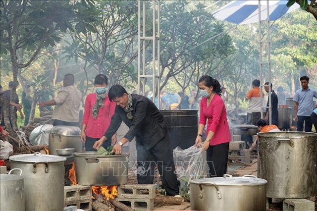 &nbsp;Quang cảnh "Hội thi G&oacute;i, nấu b&aacute;nh chưng d&acirc;ng c&uacute;ng Quốc Tổ&rdquo; lần thứ 3 năm 2021.