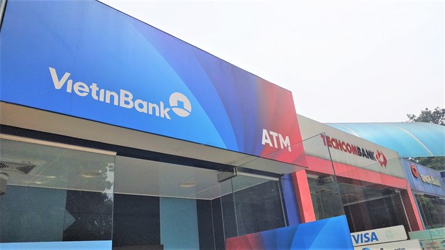 C&acirc;y ATM của VietinBank ở cạnh Techcombank tr&ecirc;n phố Điện Bi&ecirc;n Phủ, Ba Đ&igrave;nh, H&agrave; Nội. (Ảnh:&nbsp;Song Ngọc). &nbsp;