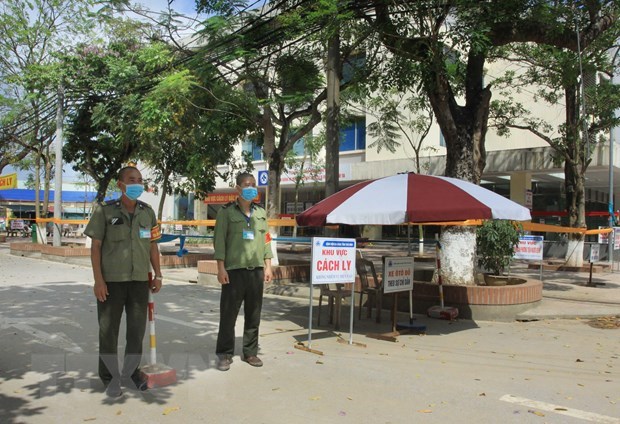 Khoa Truyền nhiễm, Bệnh viện Đa khoa tỉnh Th&aacute;i B&igrave;nh được bảo vệ nghi&ecirc;m ngặt. (Ảnh: Thế Duyệt/TTXVN)