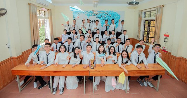 Lớp học ở Nghệ An c&#243; 35 học sinh nhưng chỉ 12 người được thi ĐH, c&#242;n lại... tuyển thẳng - Ảnh 1