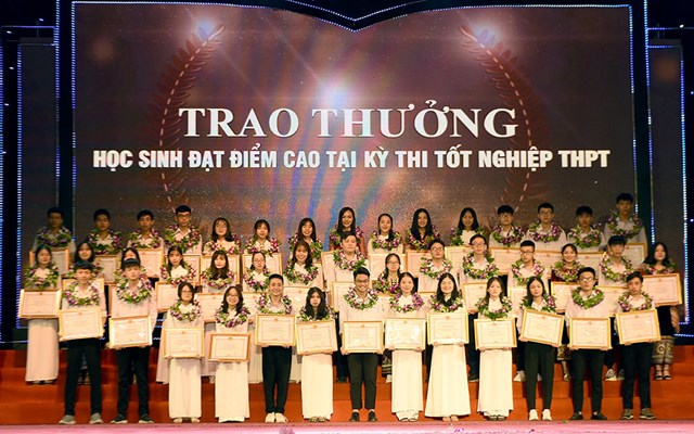 Nghệ An tuy&#234;n dương học sinh đạt giải quốc tế, quốc gia v&#224; đạt điểm cao trong kỳ thi tốt nghiệp THPT - Ảnh 1
