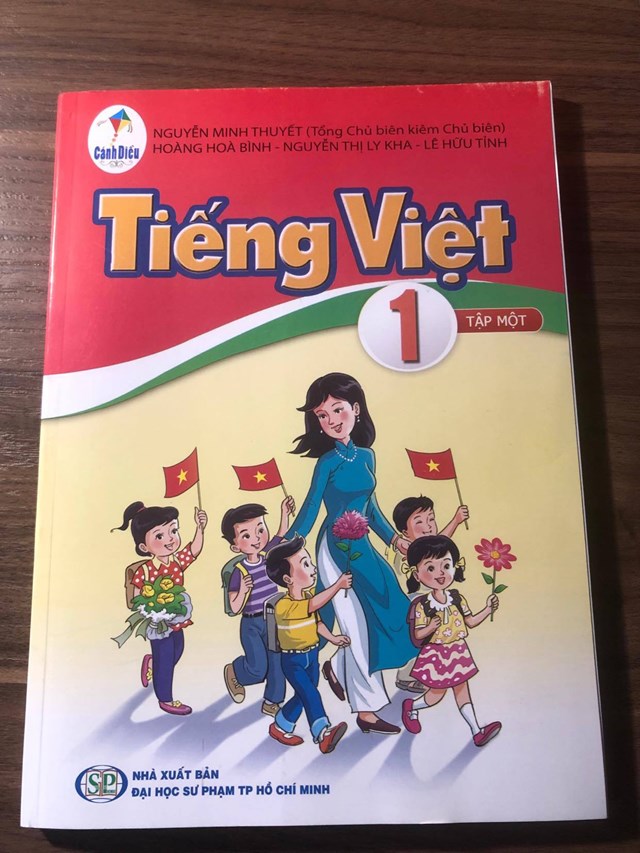 GS Nguyễn Minh Thuyết cho biết SGK Tiếng Việt 1 c&oacute; khoảng 100 văn bản của c&aacute;c t&aacute;c giả Việt Nam &nbsp;
