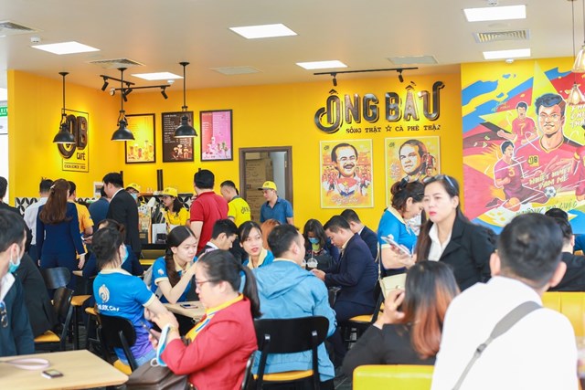 Qu&aacute;n c&agrave; ph&ecirc; &Ocirc;ng Bầu &ndash; tiện &iacute;ch hiện hữu tại nh&agrave; điều h&agrave;nh Central House đ&atilde; được đưa v&agrave;o sử dụng từ th&aacute;ng 2 năm nay.
