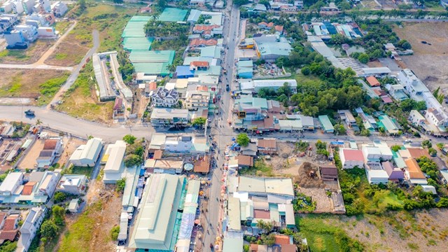 T&igrave;nh trạng khan hiếm nh&agrave; ở vừa t&uacute;i đang l&agrave; vấn đề nan giải tại c&aacute;c th&agrave;nh phố lớn
Theo đ&aacute;nh gi&aacute; của HoREA, việc cầu thị thường lớn nhưng lại thiếu nguồn cung sẽ ảnh hưởng đến việc đảm bảo an sinh x&atilde; hội cho những người c&oacute; thu nhập trung b&igrave;nh, c&aacute;n bộ c&ocirc;ng chức, người lao động v&agrave; chuy&ecirc;n gia.