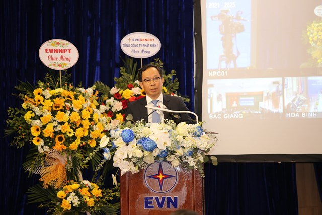 &Ocirc;ng Thiều Kim Quỳnh - Chủ tịch HĐTV EVNNPC ph&aacute;t biểu tại Hội nghị