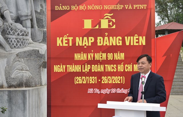 Đồng ch&iacute; Nguyễn Ho&agrave;ng Hiệp - Ph&oacute; B&iacute; thư Ban C&aacute;n sự đảng Đảng bộ, B&iacute; thư Đảng ủy, Thứ trưởng Bộ N&ocirc;ng nghiệp v&agrave; Ph&aacute;t triển n&ocirc;ng th&ocirc;n ph&aacute;t biểu tại buổi lễ.