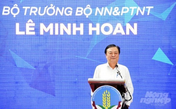 Bộ trưởng L&ecirc; Minh Hoan ph&aacute;t biểu tại Hội nghị to&agrave;n quốc về th&uacute;c đẩy c&ocirc;ng t&aacute;c chế biến v&agrave; ph&aacute;t triển thị trường n&ocirc;ng sản năm 2021