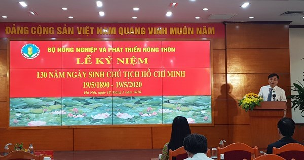 Đồng chí Nguyễn Hoàng Hiệp - Phó bí thư BCS Đảng Bộ, Bí thư Đảng ủy Bộ, Thứ trưởng Bộ NN&PTNT phát biểu đọc diễn văn tại buổi lễ