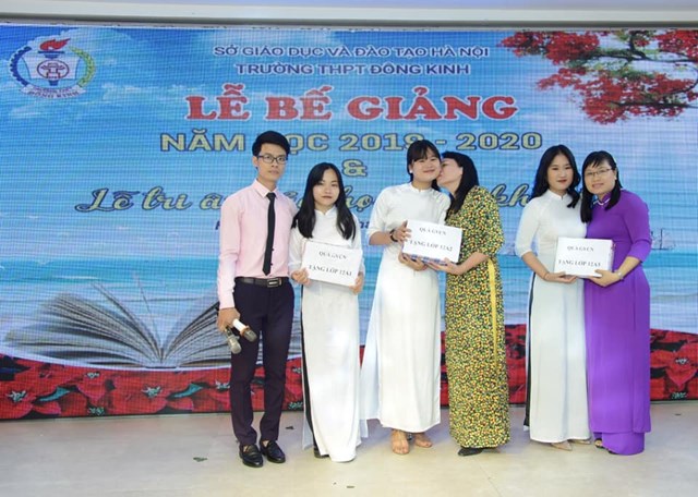 Trường THPT Đ&#244;ng Kinh: Nhiều cảm x&#250;c trong Lễ bế giảng v&#224; tri &#226;n năm học 2019-2020 - Ảnh 7