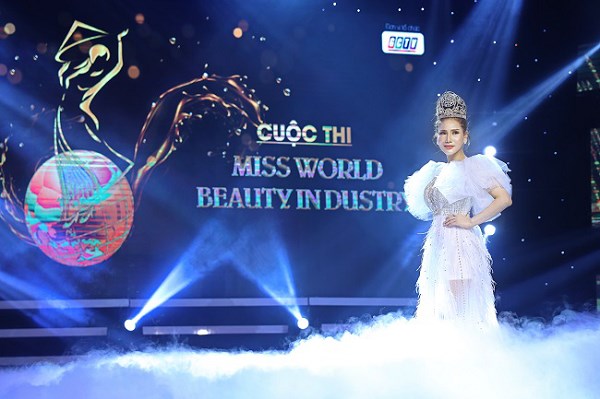 CEO Hương Maria tỏa s&aacute;ng tại cuộc thi Miss World Beauty Industry