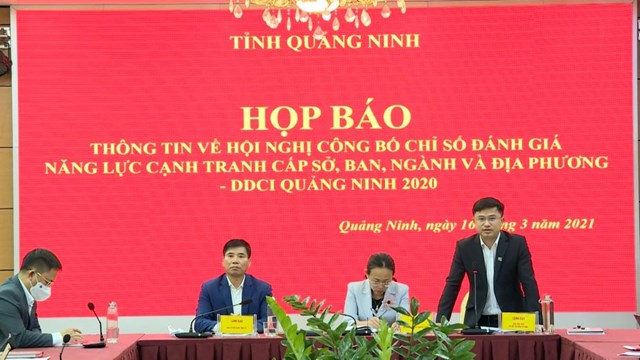 L&atilde;nh đạo Ban X&uacute;c tiến Hỗ trợ đầu tư th&ocirc;ng tin về Hội nghị.