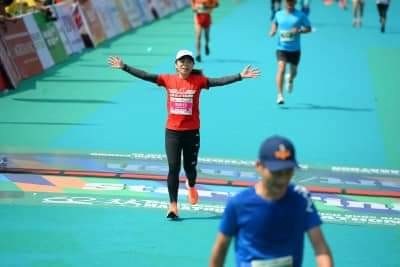 VĐV phong tr&agrave;o Đinh Thị Nhung c&aacute;n đ&iacute;ch cự ly marathon 42,195 km tại giải Tienphong Marathon 2021