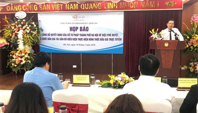 &Ocirc;ng Quản Văn Minh,Tổng Gi&aacute;m đốc c&ocirc;ng ty Đấu gi&aacute; Hợp danh số 5 - Quốc gia ph&aacute;t biểu tại cuộc họp b&aacute;o.