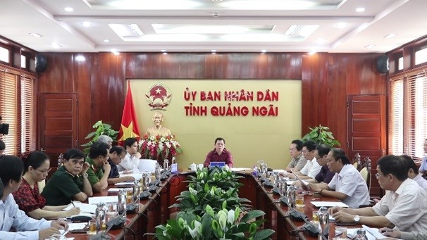 Chủ tịch UBND tỉnh Đặng Văn Minh chủ tr&igrave; cuộc họp, s&aacute;ng 29-3, về c&ocirc;ng t&aacute;c quản l&yacute; hoạt động khai th&aacute;c c&aacute;t, sỏi l&ograve;ng s&ocirc;ng tr&ecirc;n địa b&agrave;n tỉnh.