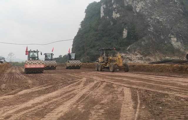 C&ocirc;ng trường cao tốc Bắc - Nam đoạn Mai Sơn - Quốc lộ 45.