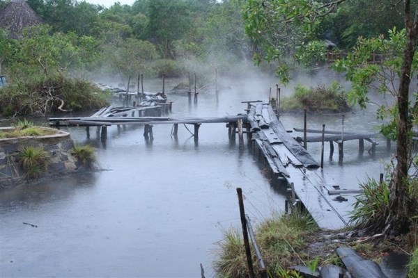 Suối nước n&oacute;ng Hội V&acirc;n, huyện Ph&ugrave; C&aacute;t, B&igrave;nh Định