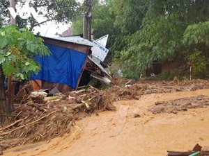 Mưa lớn g&acirc;y sạt lở nghi&ecirc;m trọng tại huyện Nam Tr&agrave; My, tỉnh Quảng Nam.