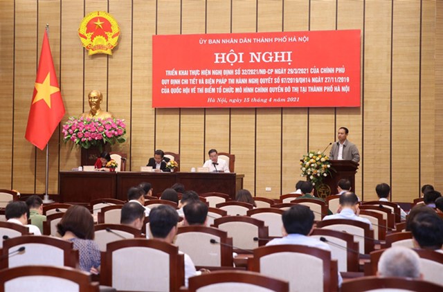 Hội nghị triển khai thực hiện Nghị định số 32/2021/NĐ-CP ngày 29-3-2021 của Chính phủ quy định chi tiết và biện pháp thi hành Nghị quyết số 97/2019/QH14 ngày 27-11-2019 của Quốc hội về thí điểm tổ chức mô hình chính quyền đô thị tại thành phố Hà Nội, ngày 15-4-2021. Ảnh: Xuân Hải