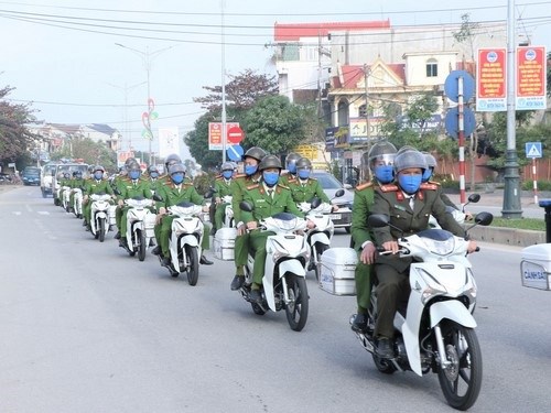 C&ocirc;ng an huyện Thạch H&agrave; ra qu&acirc;n mở đợt cao điểm tấn c&ocirc;ng trấn &aacute;p tội phạm.