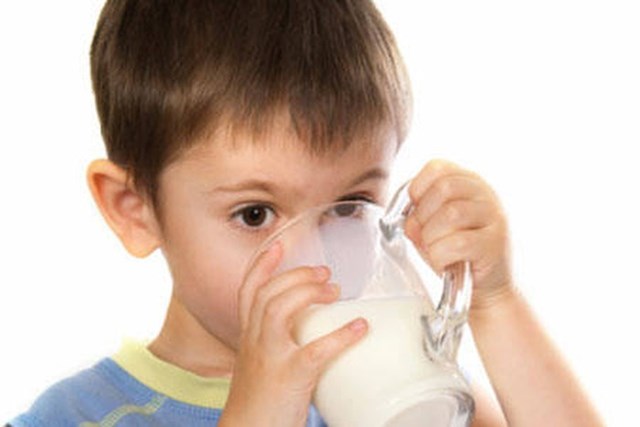 Bảo quản v&#224; sử dụng sữa tươi an to&#224;n, đ&#250;ng c&#225;ch cho trẻ m&#249;a nắng n&#243;ng - Ảnh 1