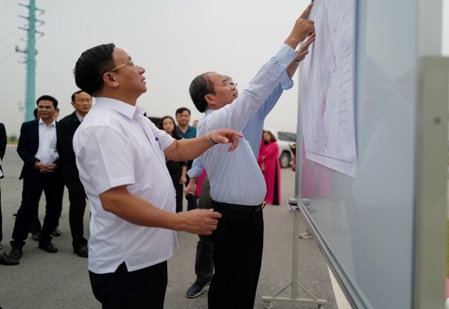 Chủ tịch UBND tỉnh Vĩnh Ph&uacute;c Nguyễn Văn Tr&igrave; giới thiệu dự &aacute;n Khu C&ocirc;ng nghiệp Thăng Long - Vĩnh Ph&uacute;c