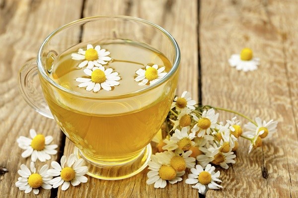 Dùng trà hoa cúc giúp tinh thần thoải mái, giảm căng thẳng và dễ ngủ hơn