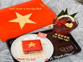 Mùa lễ lớn, quán cà phê Hà Nội “thay áo” đỏ rực chào mừng 30/4