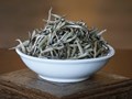 Từ chồi non đến tách trà: Hành trình tinh tế của trà trắng búp non