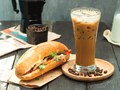 Bánh mì và Cà phê: Nét đẹp riêng của ẩm thực Việt