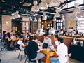 Thị trường trà sữa, cà phê hạ nhiệt: Người tiêu dùng siết ví, chuỗi tầm trung rơi vào thế kẹt