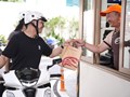 Highlands Coffee tiên phong ra mắt mô hình drive-thru cho cả xe máy và ô tô tại Việt Nam