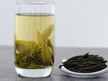 Hợp chất trong trà và socola đen có thể giúp hạ huyết áp