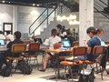 Giới trẻ thích thú “đóng đô” tại các quán cà phê