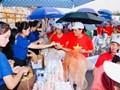 Vinamilk Sure đồng hành cùng người cao tuổi chủ động sống khỏe