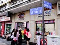 Cốc trà 7.000 đồng chen chân vào đất vàng Hồ Gươm