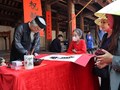 Khách quốc tế thích thú trải nghiệm “Tết Làng Việt” 2023 tại làng cổ Đường Lâm