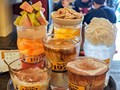 Bánh, trái cây, đồ mặn nhẹ: Topping mới của ngành đồ uống