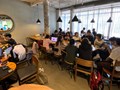 Quán cà phê kín khách mùa nắng nóng