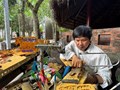 Từ khúc gỗ vô tri đến tác phẩm có hồn: Hành trình bền bỉ của người thợ khắc gỗ ở Cần Thơ