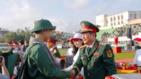 Tuy Hòa (Đắk Lắk): Hơn 500 thanh niên lên đường nhập ngũ