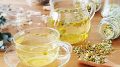 Hương thu trong chén trà hoa cúc