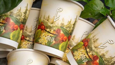 Phê La "khoác áo mới": Bản giao hưởng sơn dầu trên những chiếc ly đặc sản