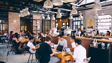 Thị trường trà sữa, cà phê hạ nhiệt: Người tiêu dùng siết ví, chuỗi tầm trung rơi vào thế kẹt