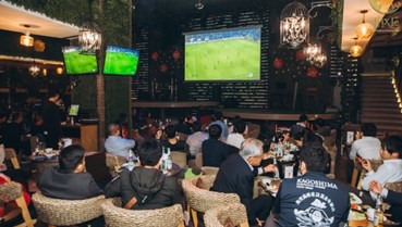 Hàng quán thức thời mùa World Cup: Đổi trục doanh thu từ trực tiếp sang giao hàng đêm