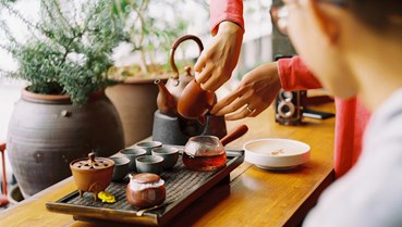 Nghệ thuật giao tiếp trên chén trà