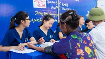 Long Châu đồng hành cùng xã Minh Châu chăm sóc sức khỏe người dân 